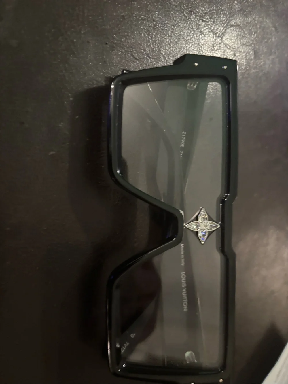 Louis Vuitton Cyclone Sunglasses – Z1790E - Picture 12 of 12